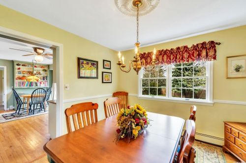 11 Maria Ct, Huntington Station NY 11746-2718 exterior