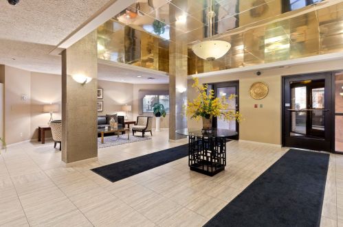 1633 Prospect Ave, Milwaukee WI  53202-2494 exterior