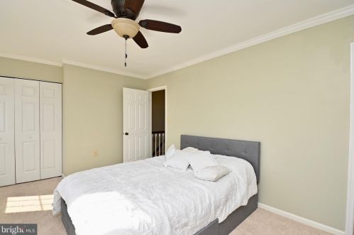 5648 Ridge View Dr, Alexandria VA  22310-1467 exterior