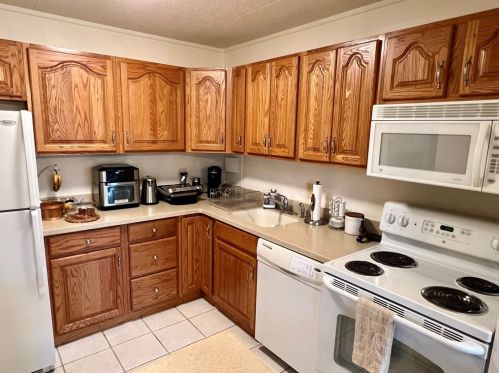 4204 Charlemagne Cir, Pittsburgh PA  15237-2912 exterior