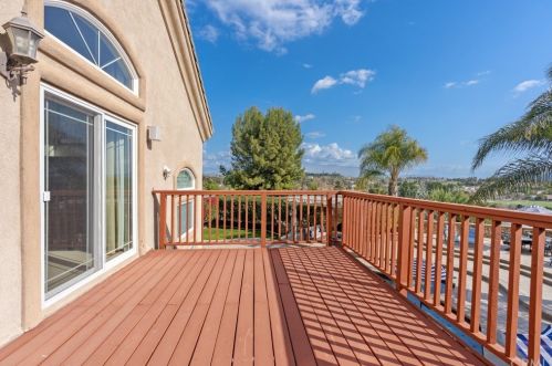 31345 Avenida Del Reposo, Temecula CA 92591-1724 exterior