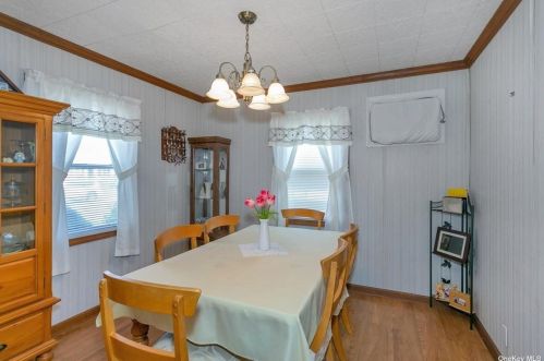 166 17 St, Babylon NY 11704-2722 exterior