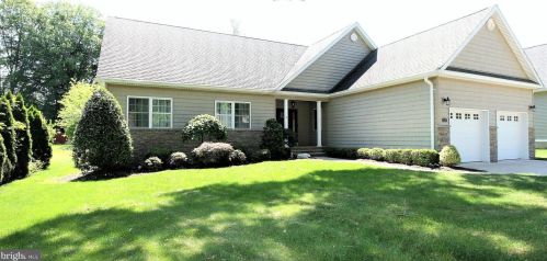 5 Middleton Dr, Trenton, NJ 08620-2927