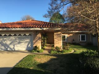 1080 Finrod Ct, Thousand Oaks CA  91361-1816 exterior