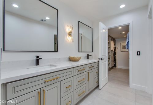 9919 47th Pl, Phoenix AZ  85028-4242 exterior