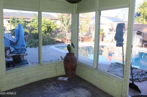 2930 Cavalier Dr, Phoenix AZ 85019-1717 exterior