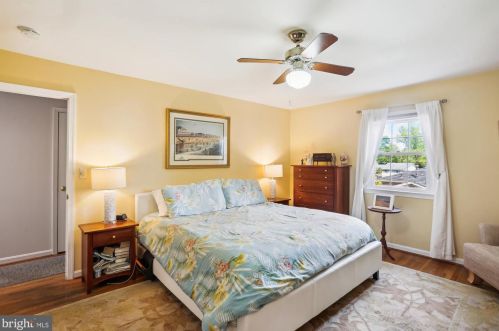 18052 Ml Crk Dr, Rockville MD 20855-1000 exterior