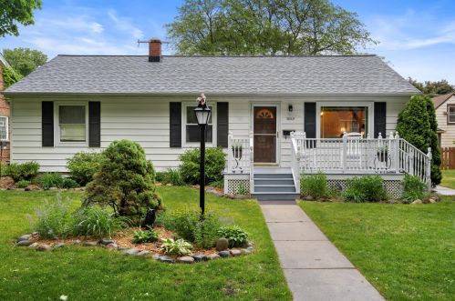 8010 Townsend St, Milwaukee, WI 53222-3833