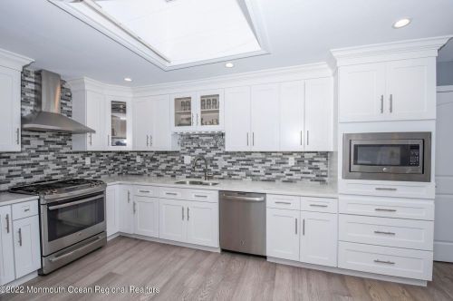 1 Gladstone Ave, Lakehurst NJ 08759-6626 exterior