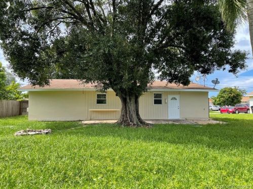 555 Twylite Ter, Fort Pierce FL 34983-1186 exterior