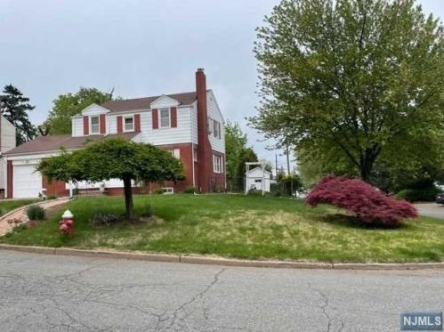 71 Jasper Ave, Teaneck, NJ 07666-3816
