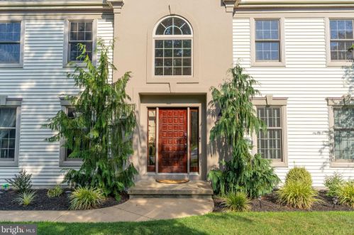 1121 Sunwood Ln, Lancaster PA  17601-7104 exterior