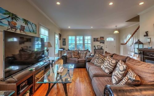 47 Chester St, Milford CT 06460-7421 exterior