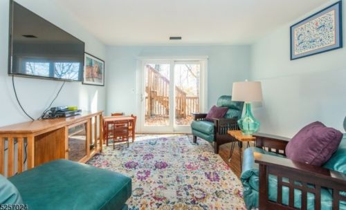 24 Freeman Ave, Parsippany NJ 07834-2419 exterior