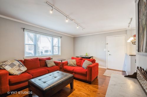 4056 California Ave, Chicago, IL 60618-2721