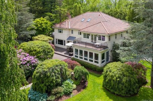 26 Day Rd, Armonk NY 10504-2408 exterior