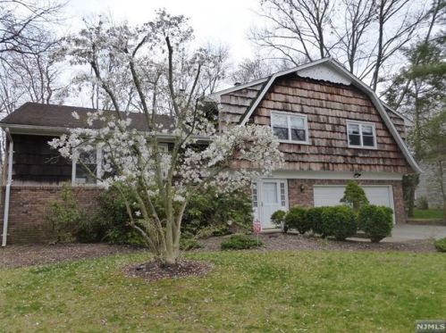 16 Evergreen Pl, Demarest, NJ 07627-2417