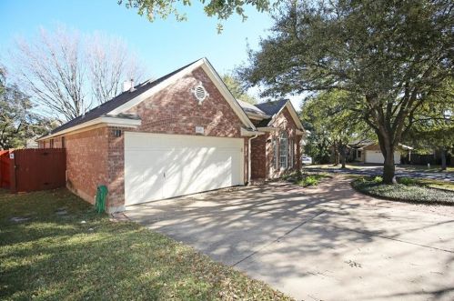 13401 Capadocia Cv, Austin TX  78727-1405 exterior