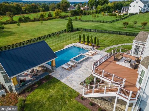 23073 Creighton Farms Dr, Leesburg VA 20175-6491 exterior