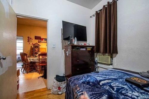 207 St, Union City NJ 07087-6404 exterior