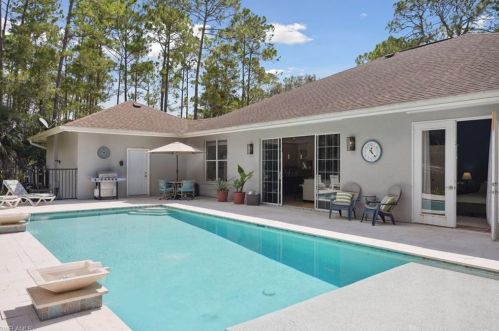 5811 Hidden Oaks Ln, Naples FL 34119-1140 exterior