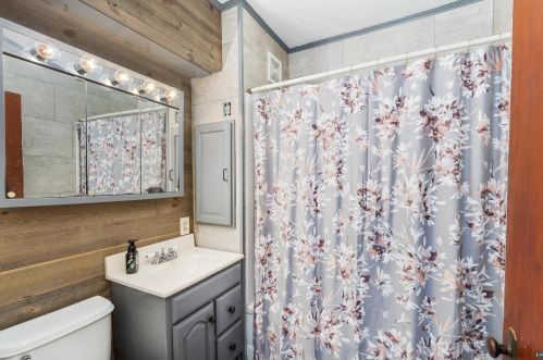 1525 Anderson Rd, Duluth MN 55811-5423 exterior