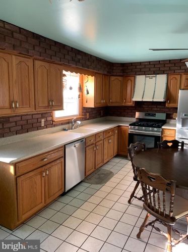 32 10th Ave, Runnemede, NJ 08078-1128