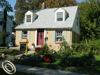 305 Channing St, Detroit MI  48220-2555 exterior