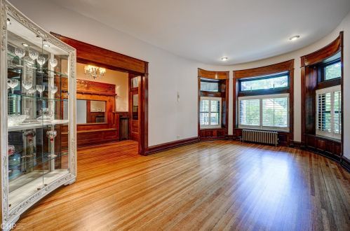 4942 Ellis Ave, Chicago IL 60615-5076 exterior