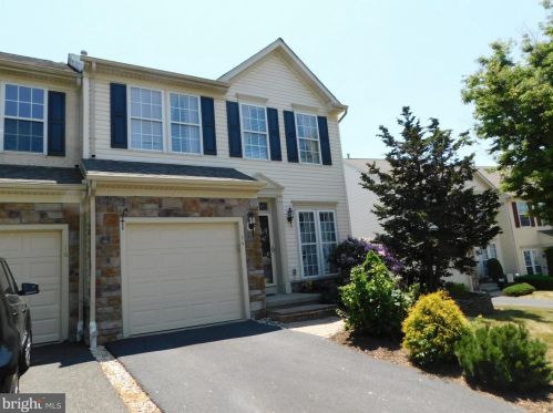 14 Creekside Dr, Pottstown, PA 19464-2985