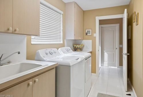 3165 Andorra Ct, Naples FL 34109-1386 exterior