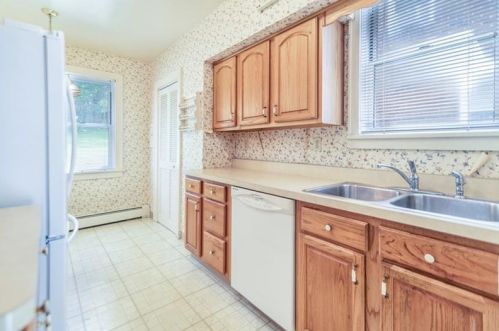 132 Mount Lebanon Blvd, Pittsburgh PA 15234-1243 exterior