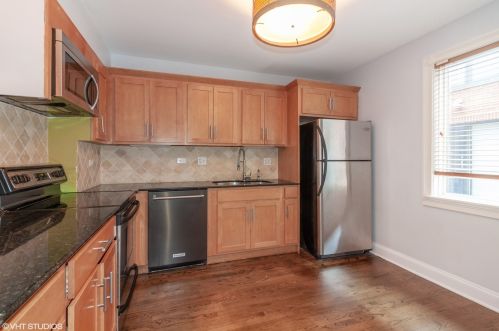 205 Eugenie St, Chicago IL  60614-6067 exterior