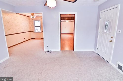 1201 Clagett Dr, Rockville MD 20851-2116 exterior