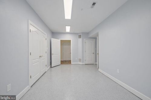 1941 Valleywood Rd, Mc Lean VA  22101-4931 exterior