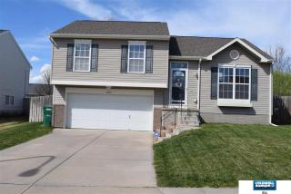 15818 Briar St, Omaha, NE 68136-1181