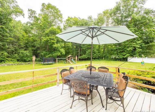 76 Ruscoe Rd, Wilton CT 06897-1425 exterior