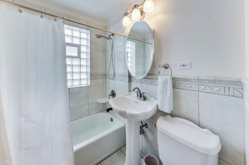 6147 Melvina Ave, Chicago IL 60638-4305 exterior