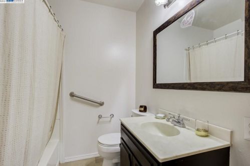 1875 Granada Dr, Concord CA 94519-1330 exterior