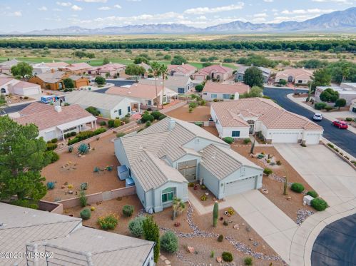 594 Mickelson Ln, Green Valley AZ 85614-5749 exterior