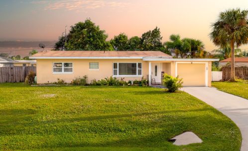758 Oak St, Fort Pierce, FL 34952-1365