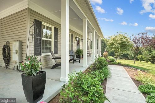 7327 Coventry Dr, Middletown MD 21769-6636 exterior