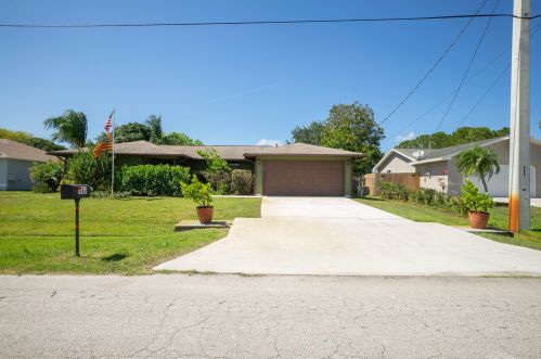 117 Todd Ave, Fort Pierce, FL 34983-3135