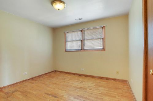 6601 Cornelia Ave, Chicago IL 60618-6035 exterior