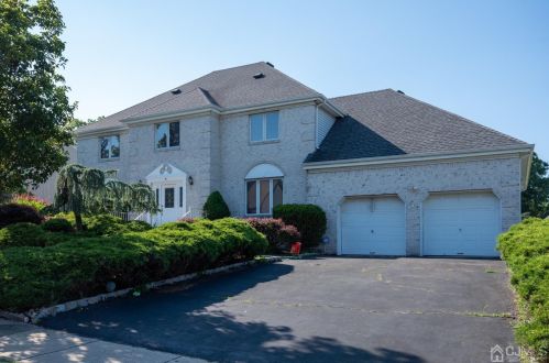 3 Bobbi Jean Ave, Edison, NJ 08820-1469