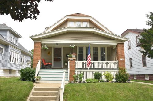 3356 15th St, Milwaukee, WI 53215-5026