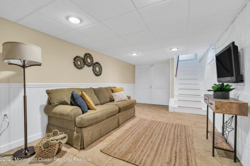 25 Memorial Pkwy, Atlantic Highlands NJ 07716-1655 exterior