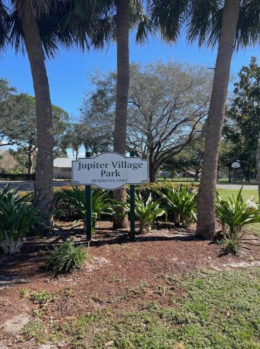 112 Banyan Cir, Jupiter FL 33458-5530 exterior