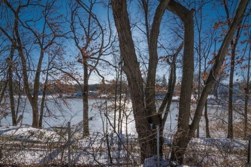 152 Lk Dr, Springfield MA 01151-1843 exterior