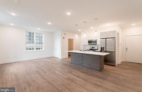 2623 Christian St, Philadelphia, PA 19146-2316